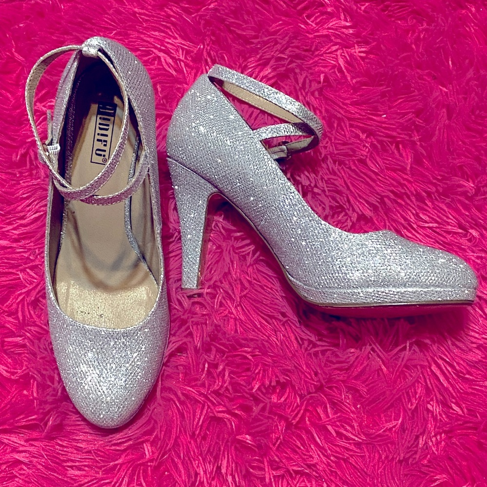 3/$30 
Stunning like new in box silver sparkle stiletto Mary Janes IDIFU sz. 8